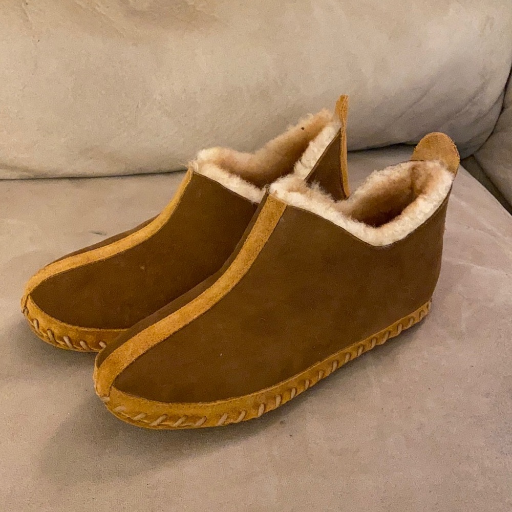 L.L. Bean Women’s Wicked Good Slippers- never worn